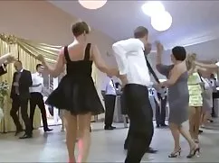 Hai cô phục mbbg va phi cong vụ bàn hút anh chàng và trao đổi cum